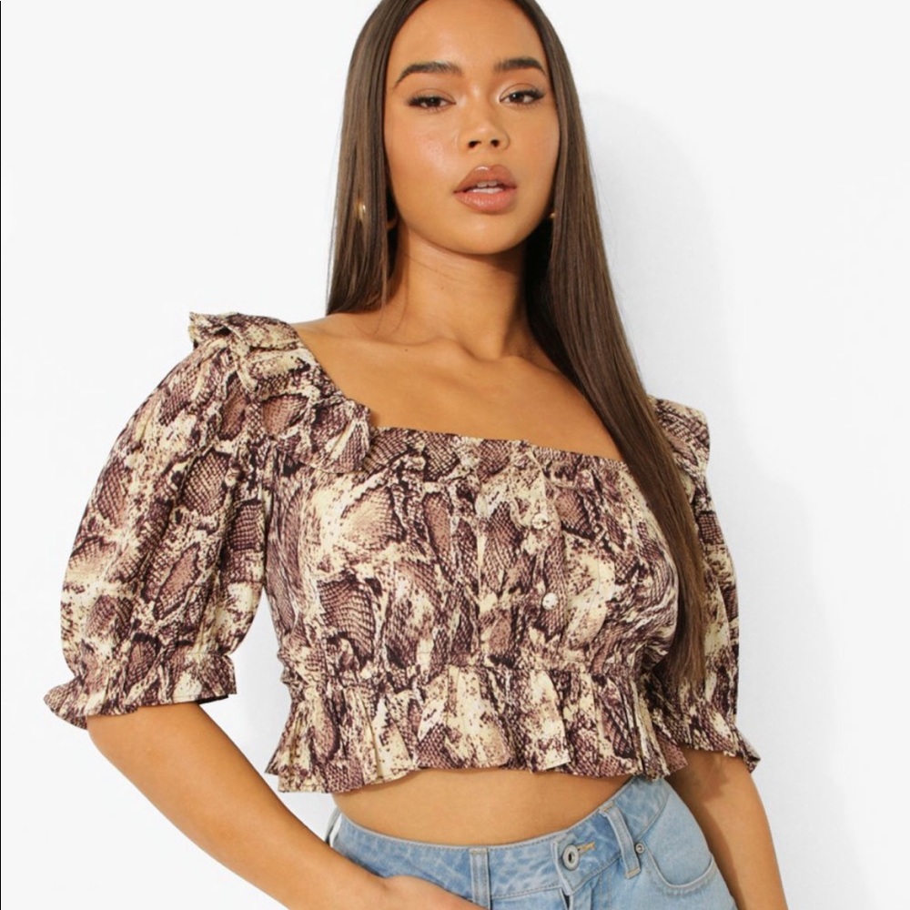 NWT FREE WITH PURCHASE Snake ruffle button up off shoulder crop top